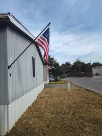 Building Photo - 209 S Ave B