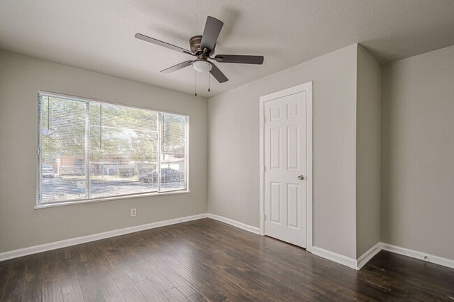 Building Photo - 2323 Arbor Pl