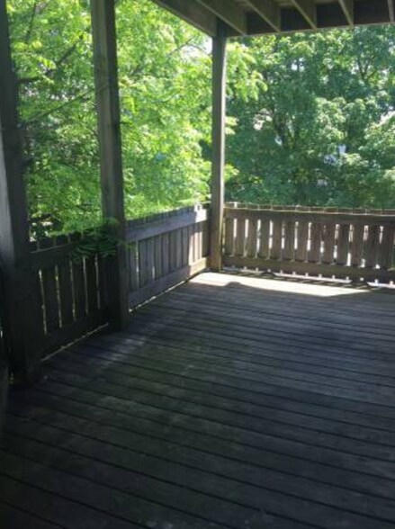 Building Photo - 4 Adella Pl