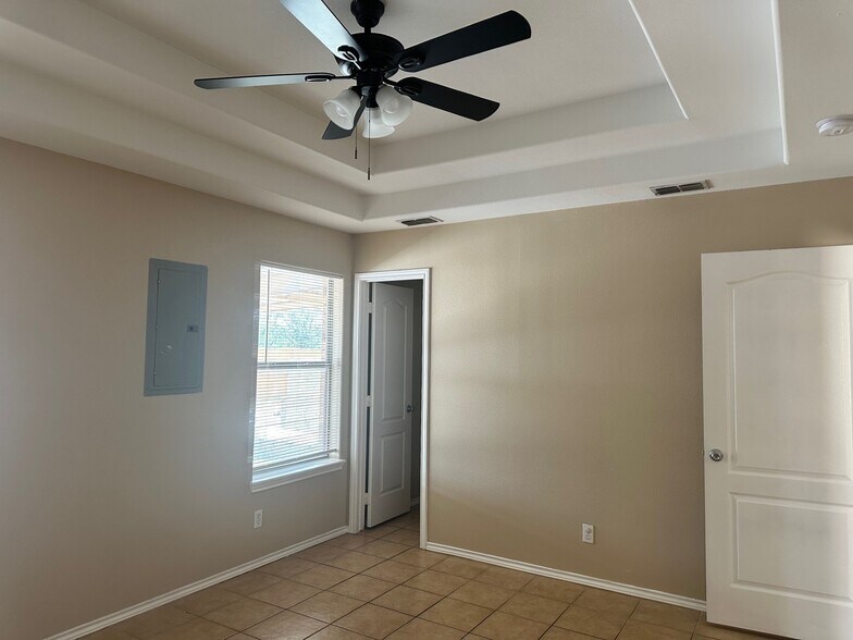 new ceiling fan, newly painted walls - 2117 W Western Dr