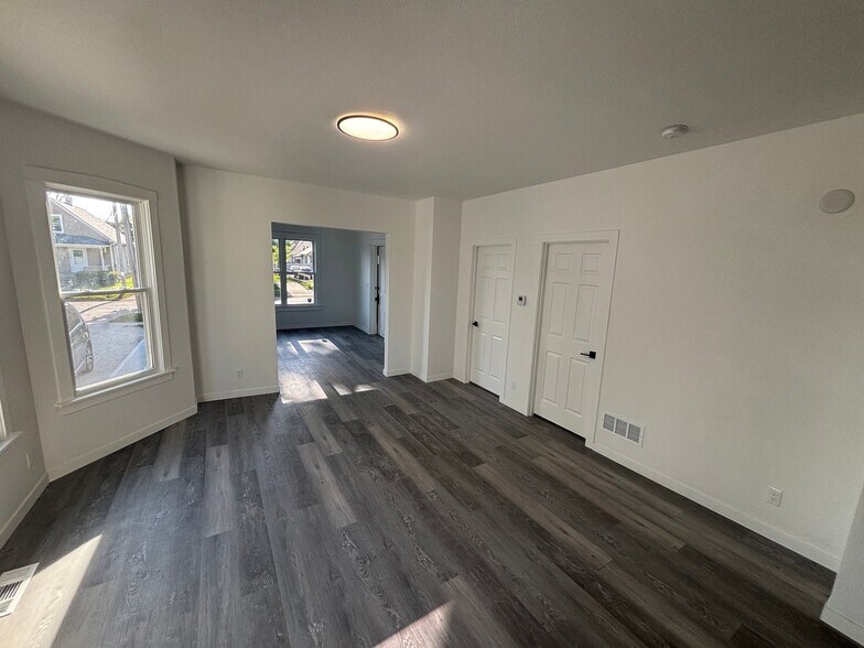 Building Photo - 5807 20th Ave