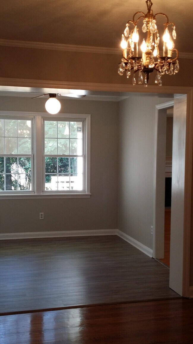 Building Photo - 1709 Merry Oaks Rd