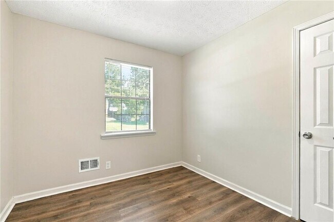 Building Photo - 2741 Oxford Dr