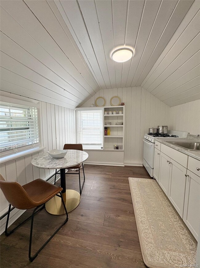 Building Photo - 134 Montauk Hwy