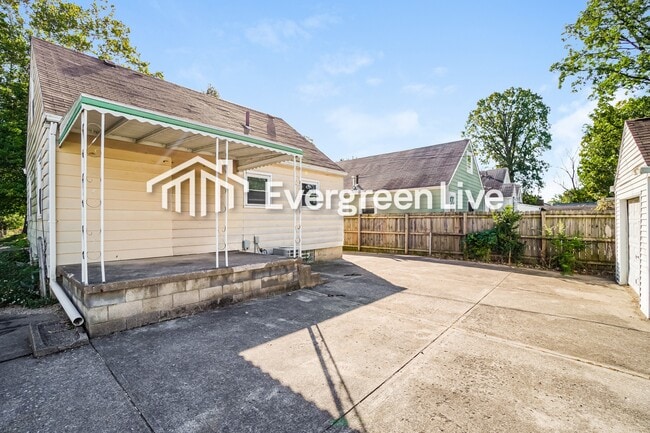 Building Photo - 567 S Weyant Ave