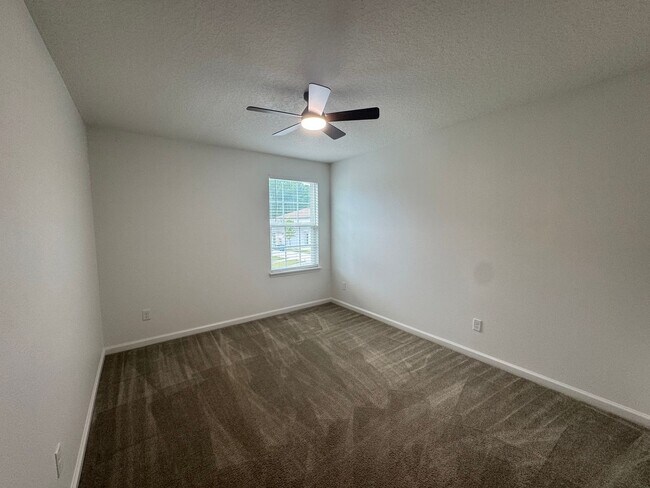 Building Photo - Fall into Savings – New Rental Rate $2,100!