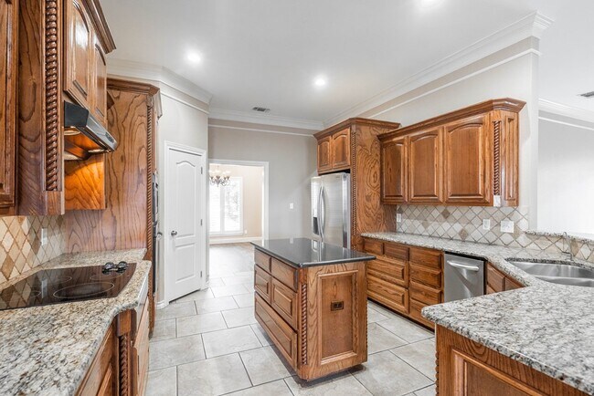 Building Photo - 3 Chambord Dr