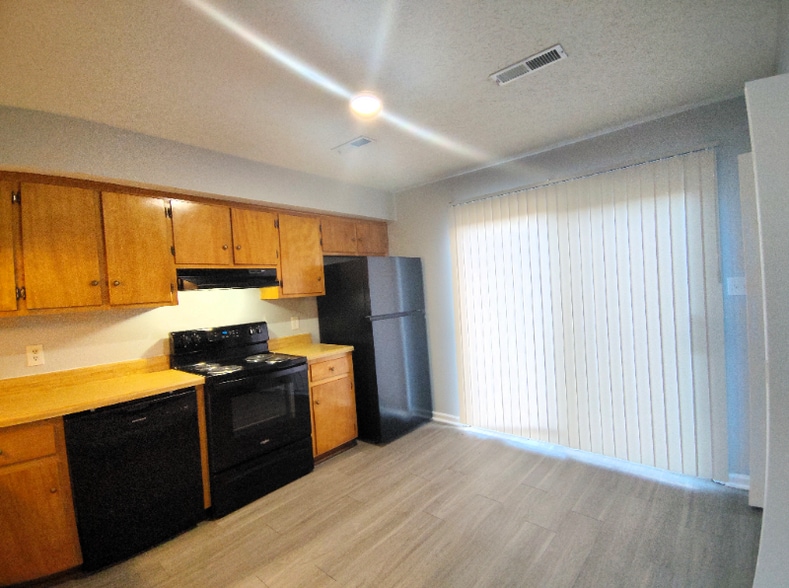 Primary Photo - 4 Ferguson Dr