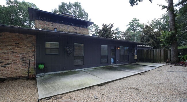 Building Photo - 3-Bedroom 3-Bath Executive Home in Mountain Brook