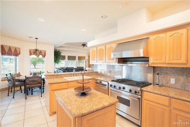 Building Photo - 23 Red River Dr