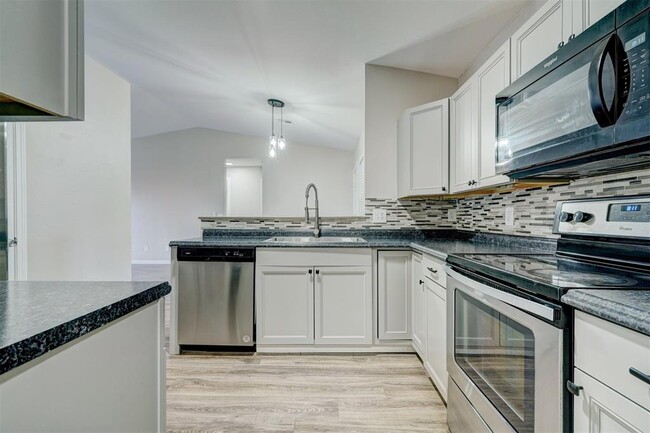 Building Photo - 10425 Aberdeen Dr