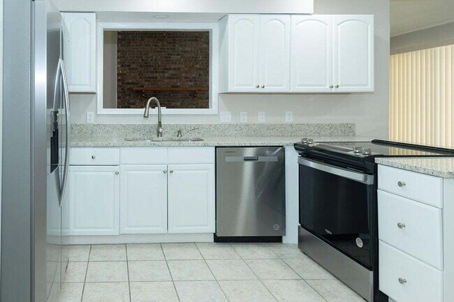 Building Photo - Coastal Charm Awaits: Cozy 3-Bedroom Home in Fort Walton Beach!