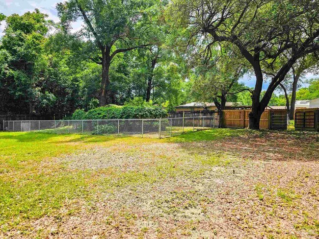 Building Photo - 4770 Skyline Dr