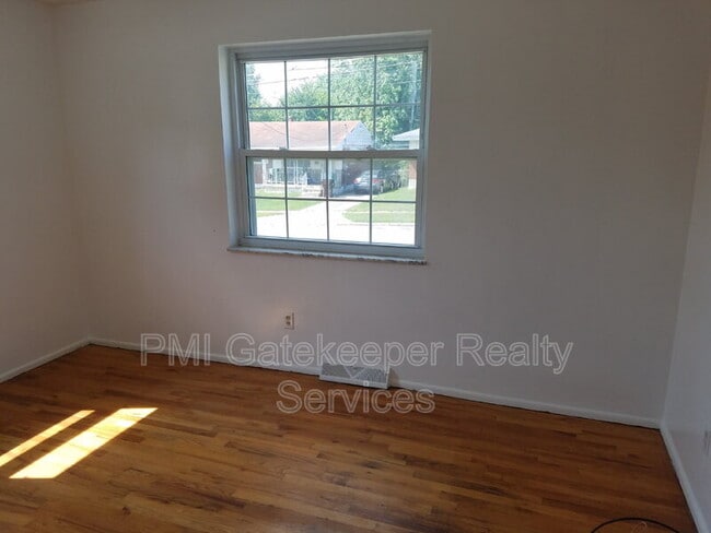 Building Photo - 9128 Orangewood Dr