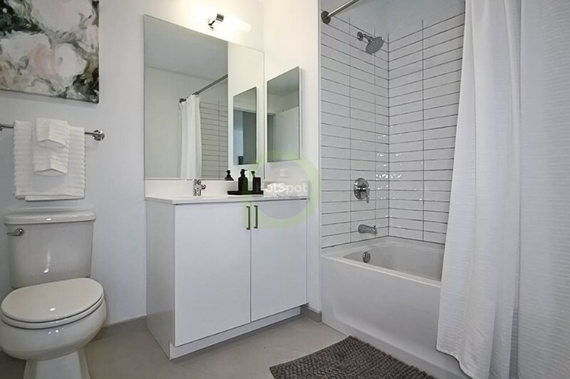 Building Photo - 818 W Van Buren St