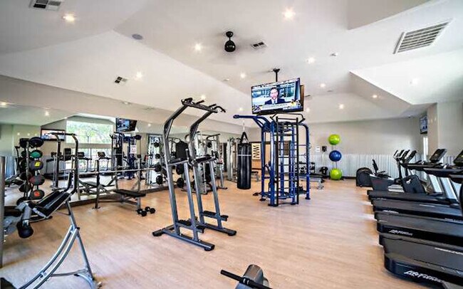 Building Photo - 1301 Crossing Pl