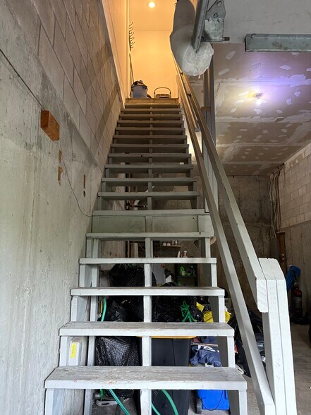 Building Photo - 35A Chilmark St