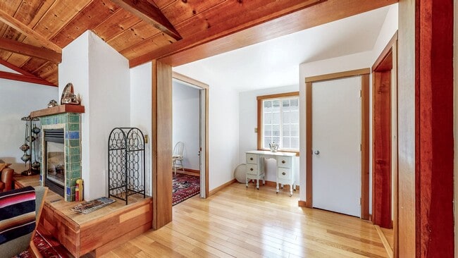 Building Photo - 1250 Bentley Dr