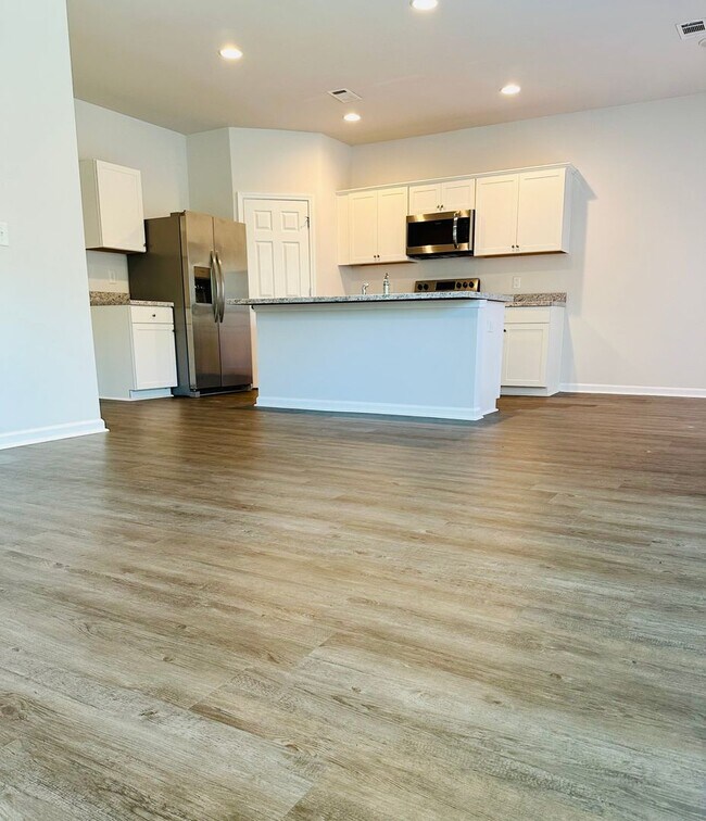 Building Photo - 12596 Waterbury Way