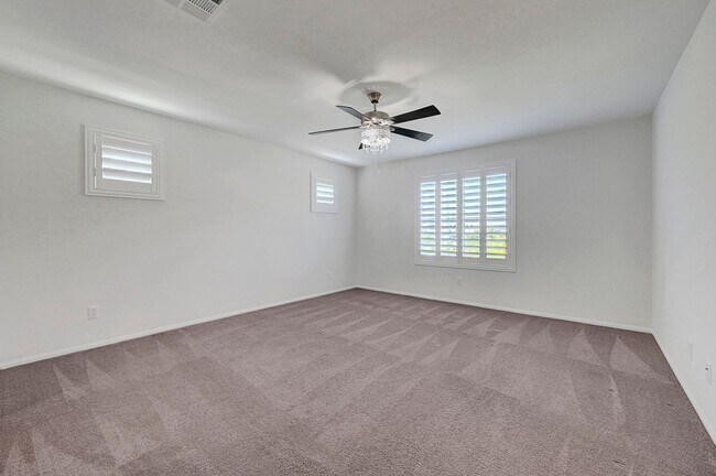 Building Photo - Stunning 3 Bedroom in Skye Canyon Master P...