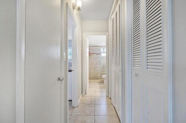 Building Photo - 1481 S Ocean Blvd