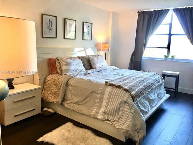 Building Photo - 11111 Biscayne Blvd