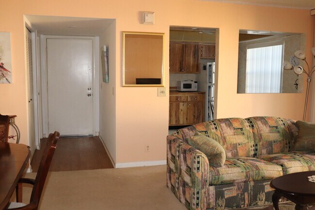 Building Photo - 87 Capri B