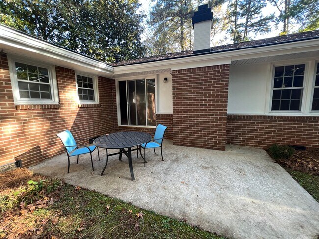 Building Photo - Conveniently Located Home Tucker/Stone Mou...