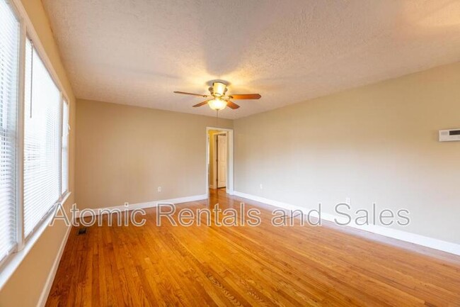 Building Photo - 815 Julianne Dr