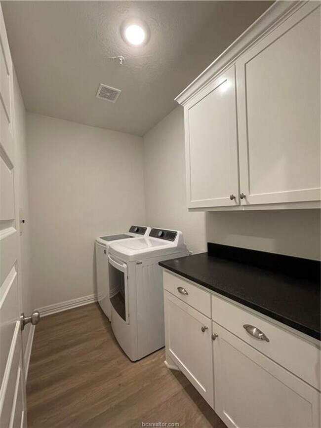 Building Photo - Brand New Townhome for Lease Available 12/...