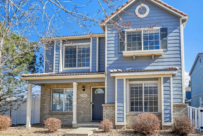 Building Photo - $2,640.95, $300 off the first month's rent, 4 Beds - 2 Bath, Single Family Home in Denver with 2-...