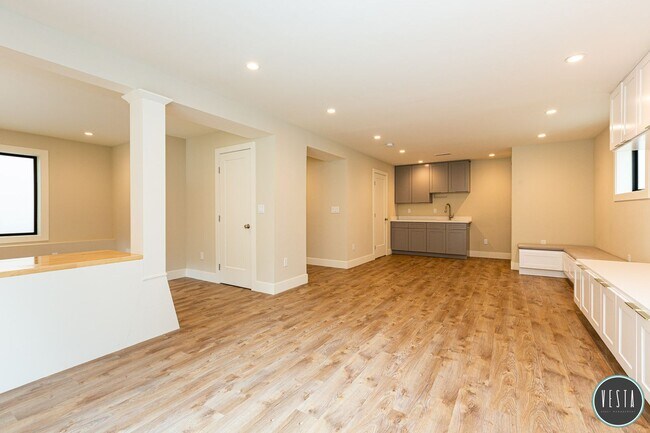 Building Photo - Exceptional Mid-Century 3BR Home in One of San Francisco's Hidden Gems