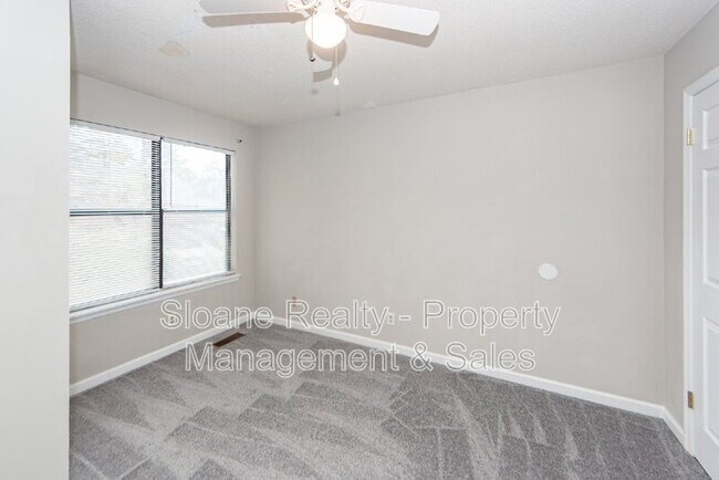 Building Photo - 149 Pine Shadow Dr