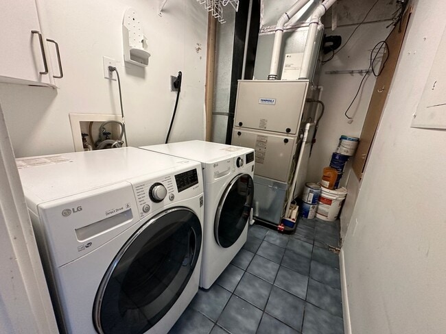 Building Photo - Collins Ave 241-243 MLR