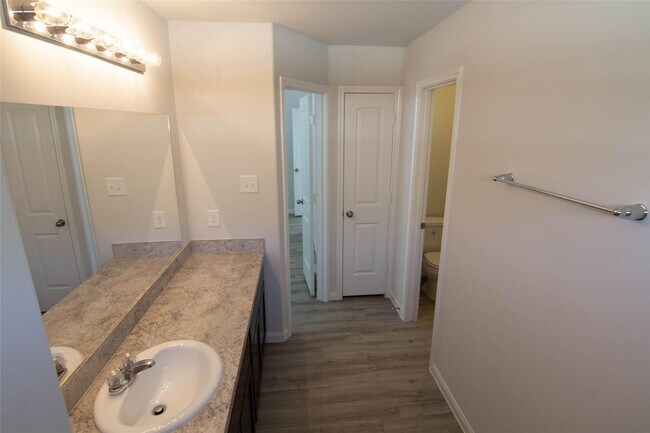 Building Photo - 24331 Amaldi Ct