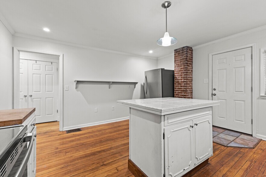 Building Photo - 315 Garfield Ave