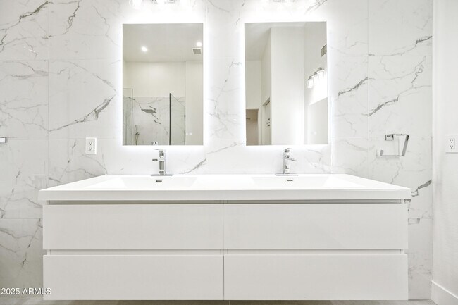 Building Photo - 12810 E Yucca St