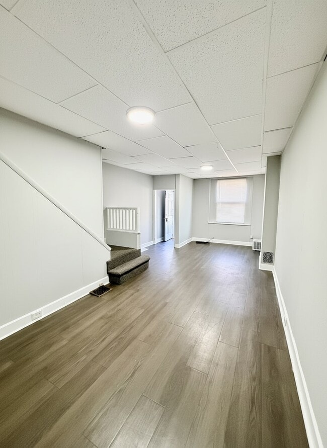 Building Photo - 252 E Cambria St