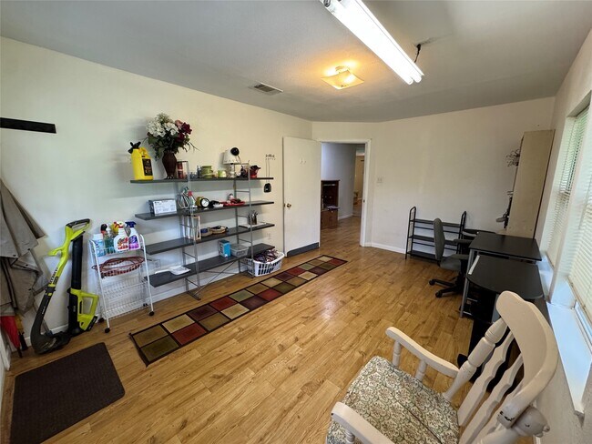 Building Photo - 2300 Bowler Rd