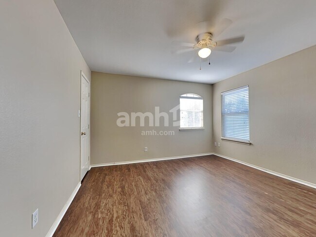 Building Photo - 700 Liberty Ln