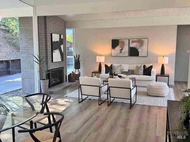 Building Photo - 315 Mt Shasta Dr