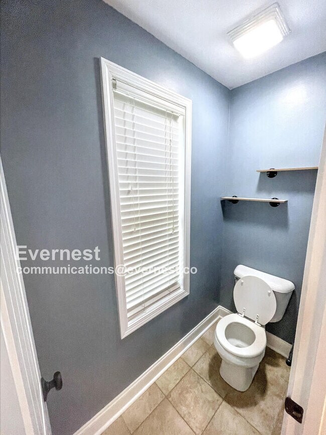 Building Photo - 650 Fox Hound Dr