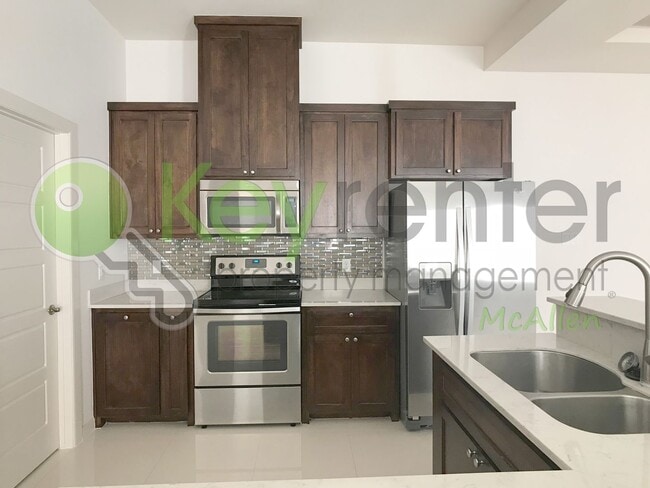 Building Photo - 3 Bed/2 Bath Townhome in Mcallen TX