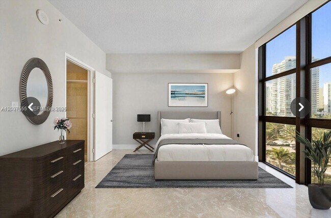 Building Photo - 16275 Collins Ave