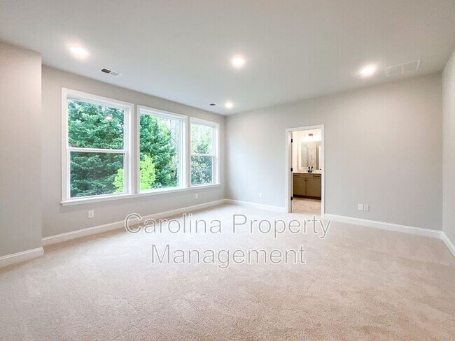 Building Photo - 8229 Houser St