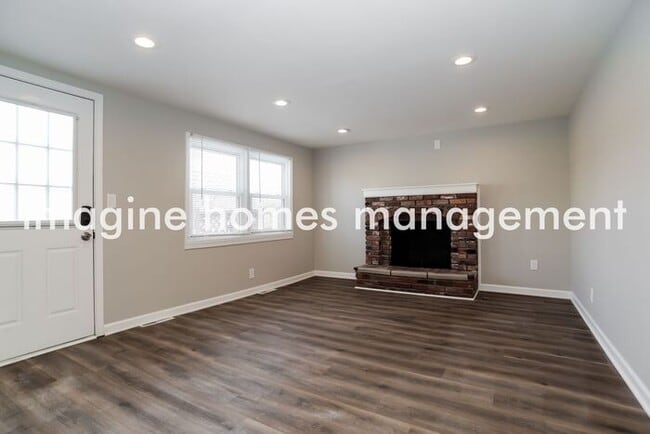 Building Photo - Remodeled 4 Bedroom Home in Overland Park!