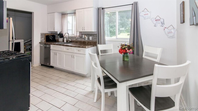 Building Photo - 1203 Commonwealth Ave