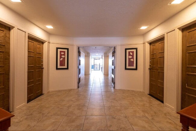 Building Photo - Scenic Long-term Rentals!