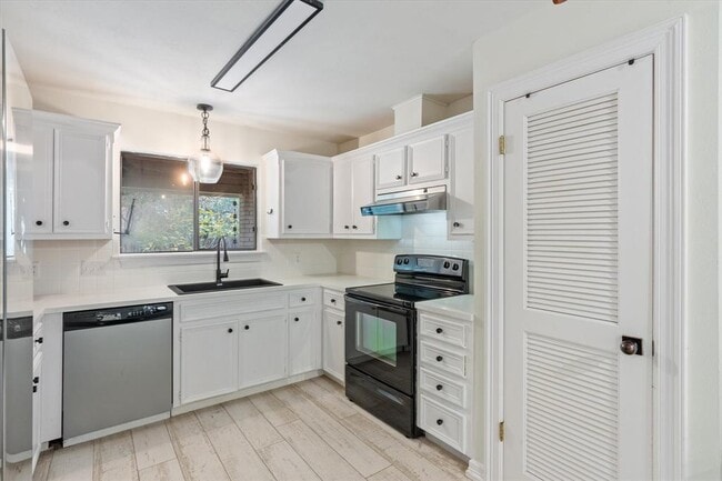 Building Photo - 109 White Sands Dr