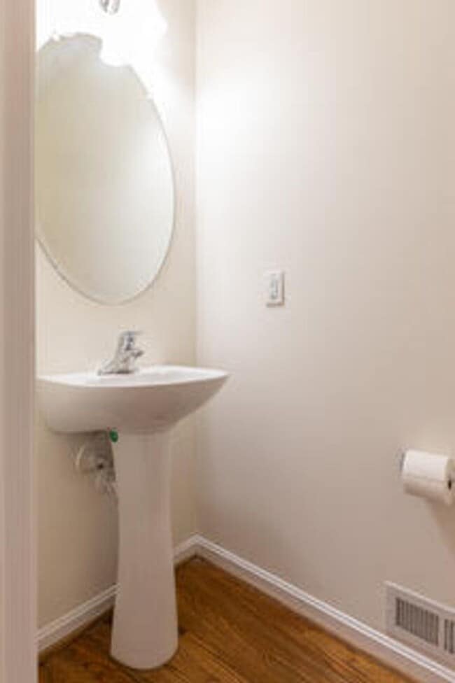 Building Photo - Spacious, Large, Luxury 3 Bedroom Townhouse in Hockessin, Delaware